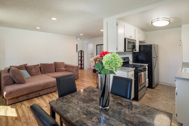 Building Photo - 11905 Avon Way