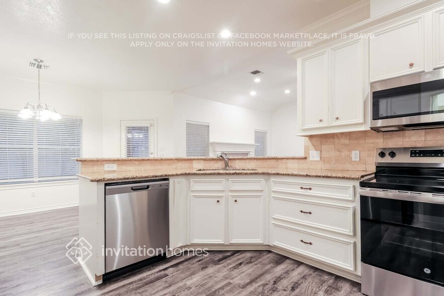 Building Photo - 3227 Hemingway Dr