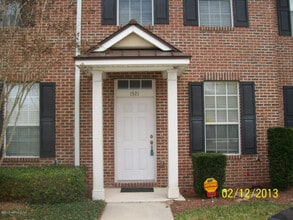 Building Photo - 1521 Fieldview Dr