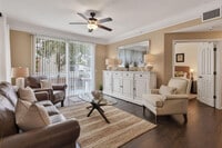 Building Photo - 3202 Myrtlewood Cir E