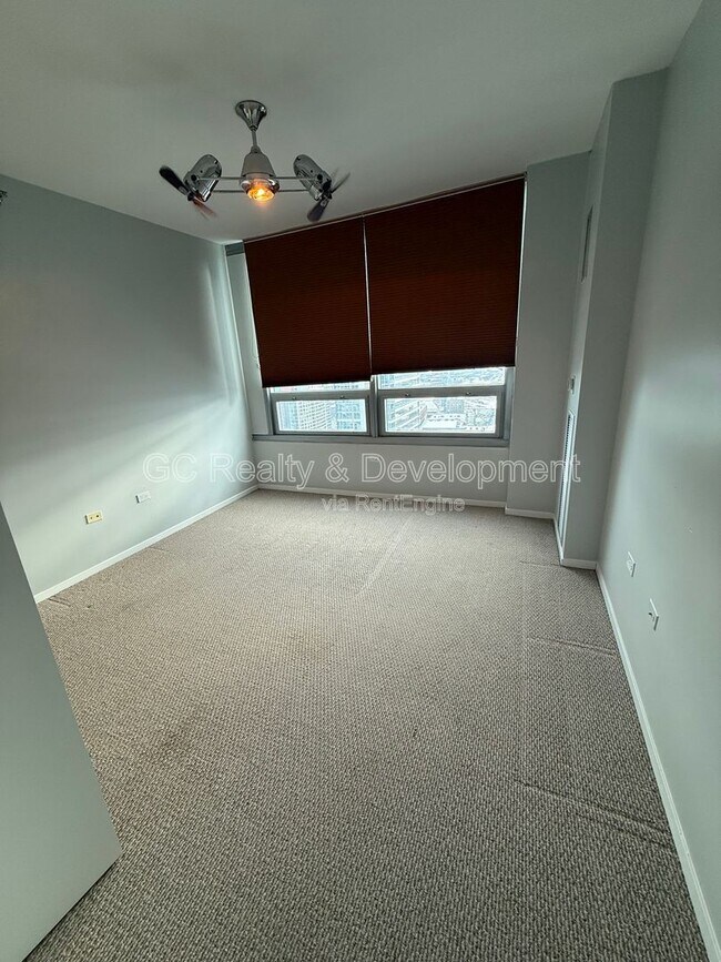 Building Photo - 701 S Wells St