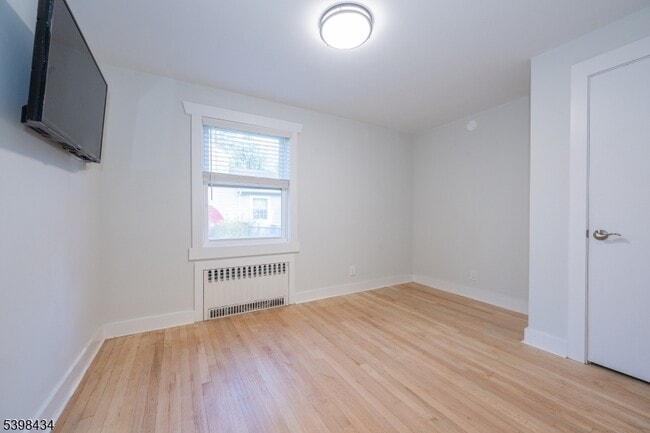 Building Photo - 7 Oak Tree Ln