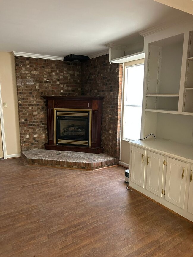 Building Photo - Town House- Rocky Mount