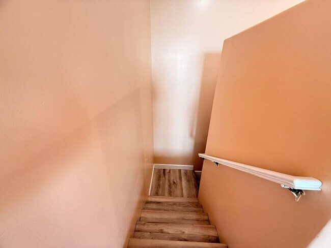 Building Photo - 8027 Ney Ave