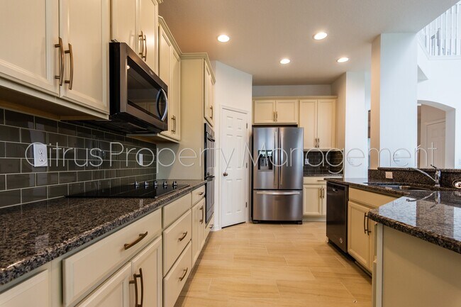Building Photo - Beautiful Waterfront Home (4/3.5) in Grove...