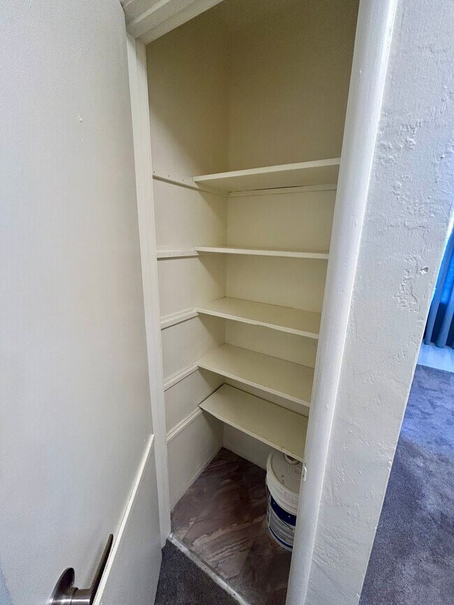 Building Photo - Updated San Leandro apartment!