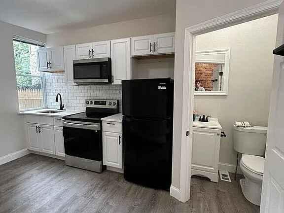 Building Photo - 3205 Latona St