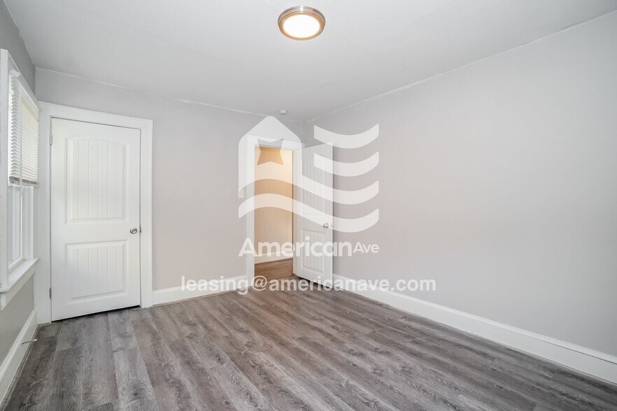 Building Photo - 985 Delia Ave