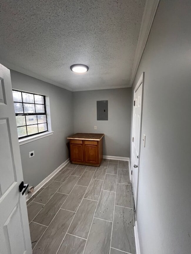 Building Photo - Waveland 3 Bedroom