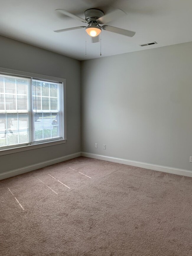 Building Photo - 3 Bedroom 2 Bath Townhome in Pleasant Grov...