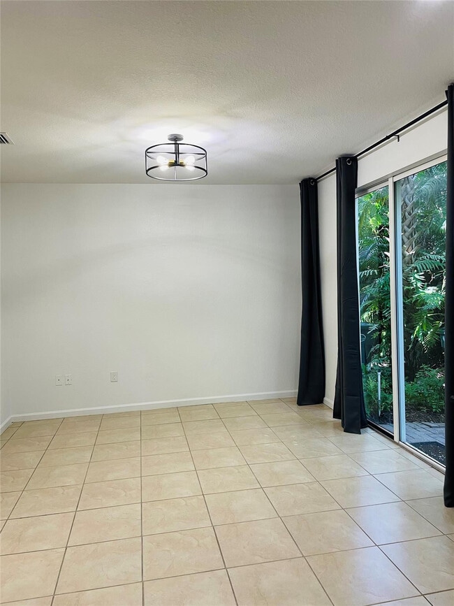 Building Photo - 3202 NW 31st Terrace