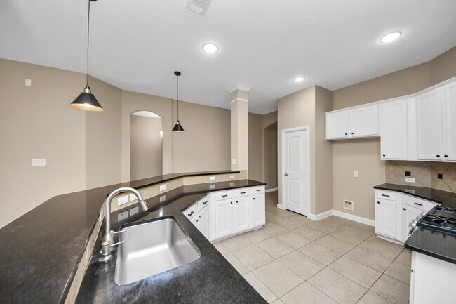 Building Photo - 8226 Stratford Canyon Dr