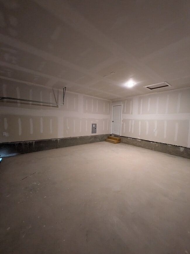 Building Photo - 6031 Skipping Way