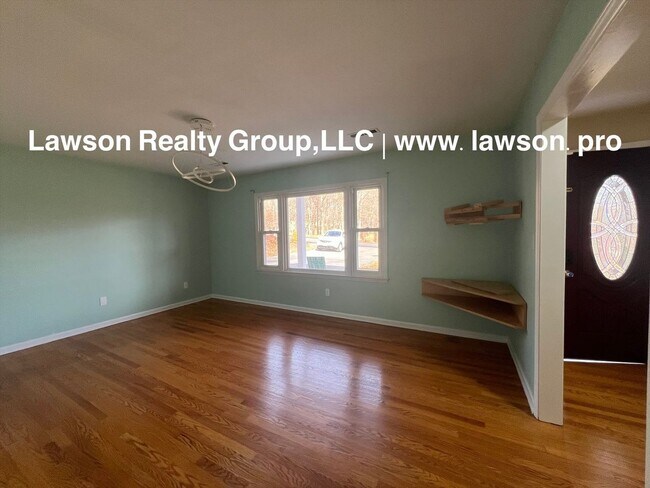 Building Photo - Peaceful Retreat with Outdoor Space-Botetourt County