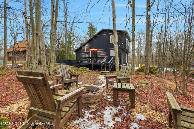 Building Photo - 1379 Winding Way