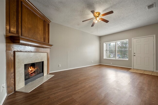 Building Photo - 7120 Deer Creek Ct