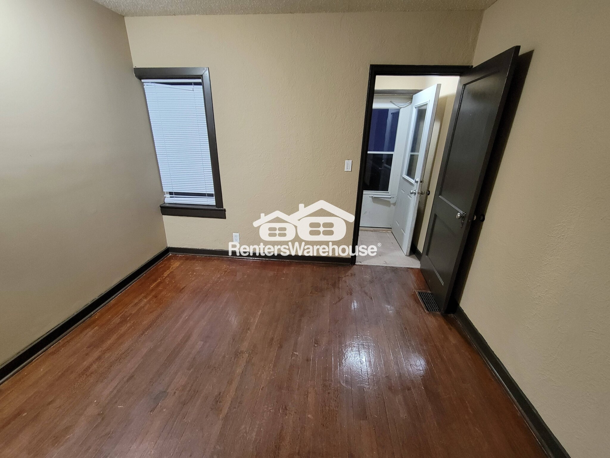 Building Photo - 403 N Dewey St