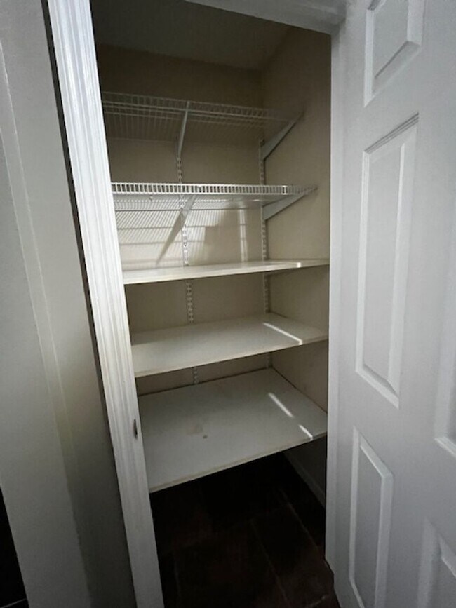 Building Photo - ***COMING SOON, JUNE 1ST*** 3 Bedroom 2 Bath house with attached garage, sun room, large back deck