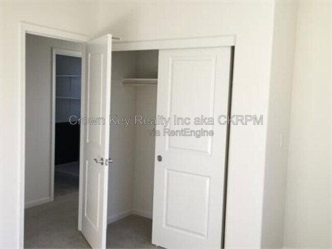 Building Photo - 3831 Comstock Pl
