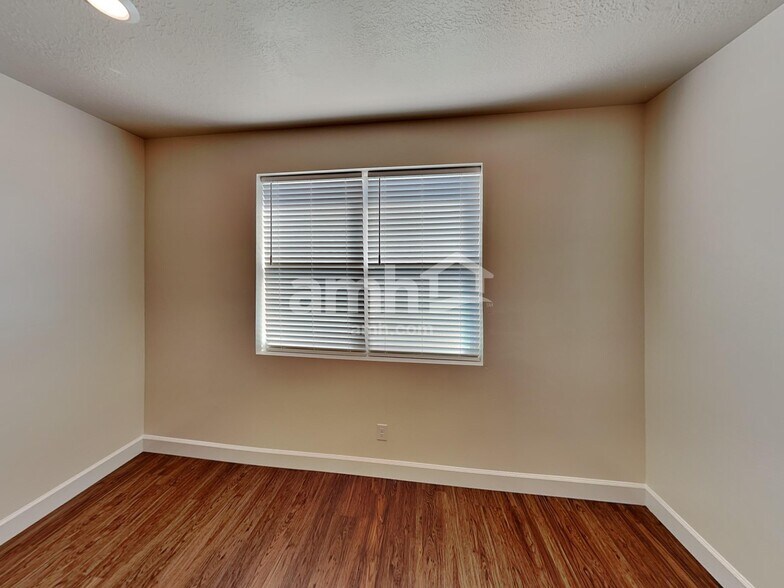 Building Photo - 1176 Wagon Way