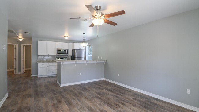 Building Photo - 4408 30th 1/2 St  - 4408 #B