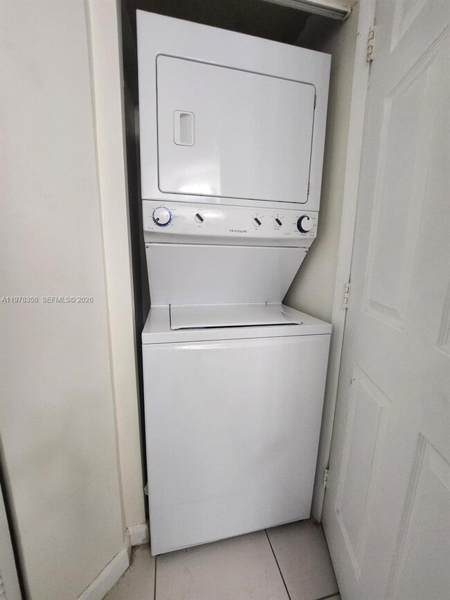 Building Photo - 8215 SW 152nd Ave