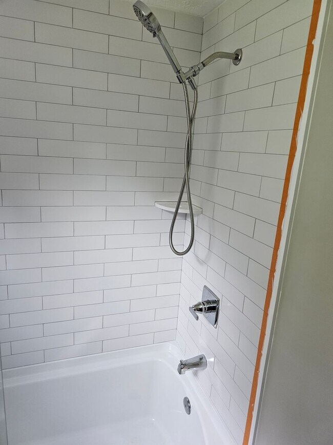 Building Photo - {MA3101}  COMPLETELY RENOVATED. Available ...