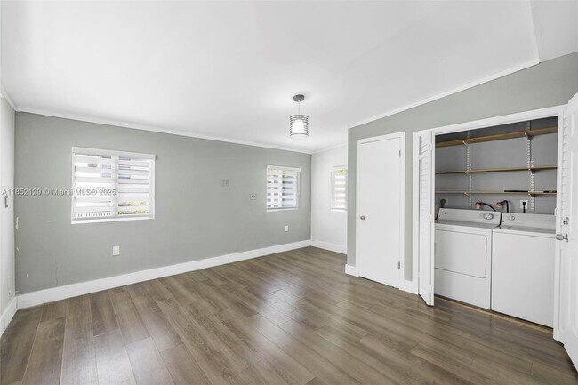 Building Photo - 340 SW 25th Rd