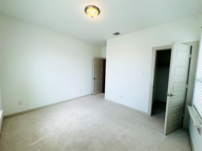 Building Photo - 3011 Jackmans Diamond