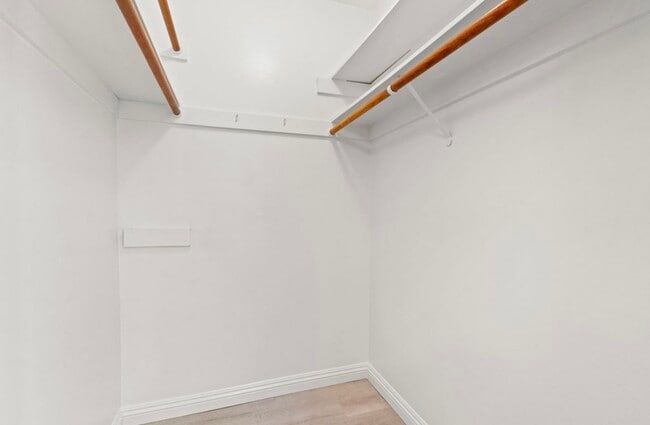 Building Photo - 10747 Wilshire Blvd