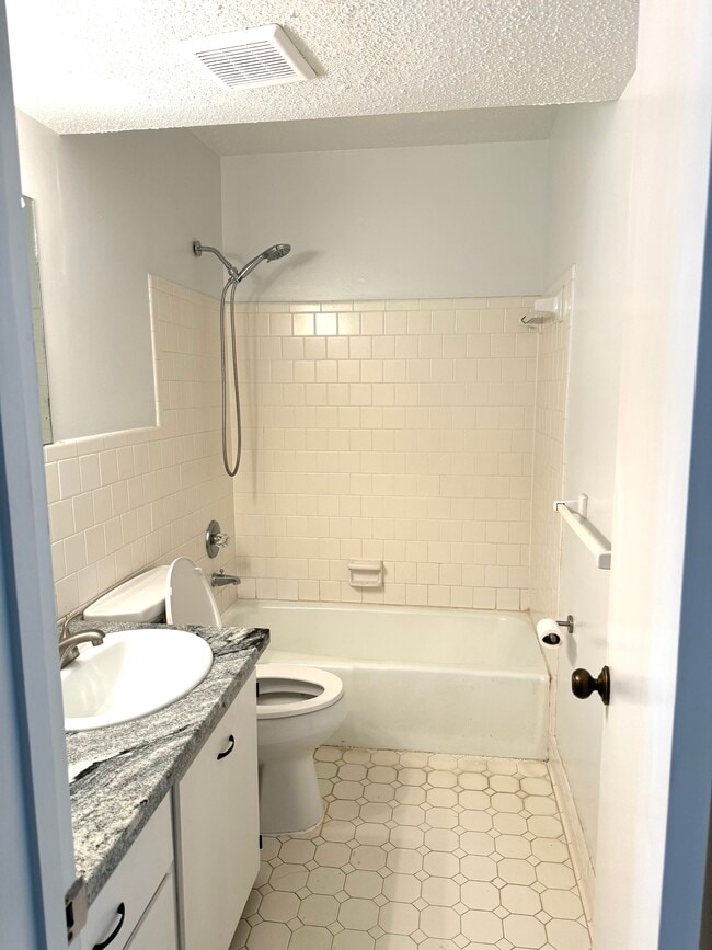 Building Photo - 505 Felder Ave