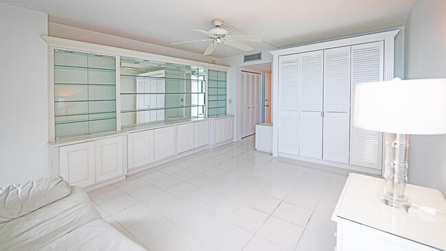 Building Photo - 5540 N Ocean Dr