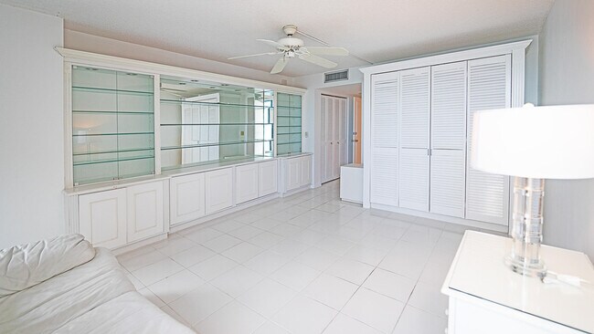 Building Photo - 5540 N Ocean Dr