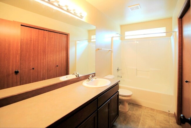 Building Photo - 2123 Roper Ln