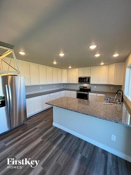 Building Photo - 10166 Luneth Dr