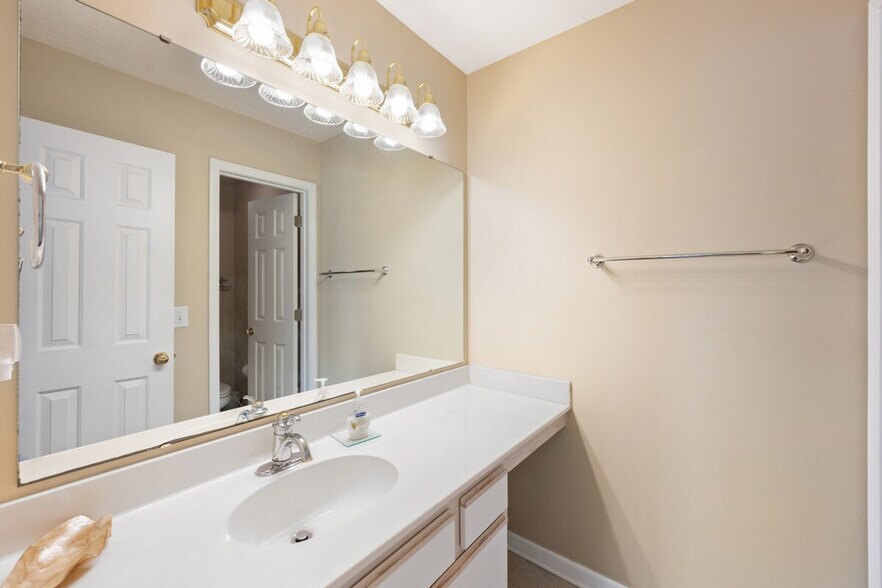 Building Photo - 342 Pinehurst Ln