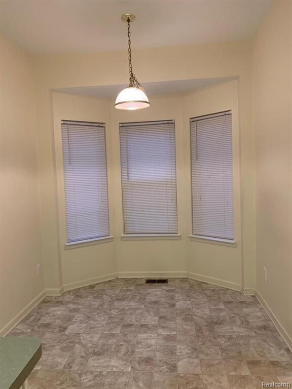 Building Photo - 1240 University Dr