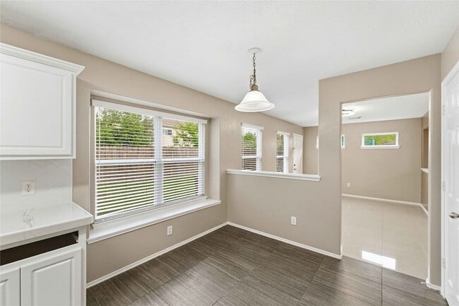 Building Photo - 11015 Shumard Oak Ct