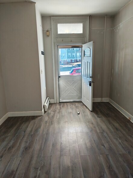 Building Photo - 14 Cedar St