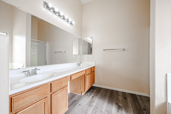 Building Photo - Beautiful 7 bedroom