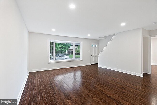 Building Photo - 409 Maiden Ln