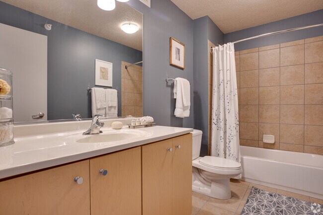 Building Photo - 227 N Columbus Dr