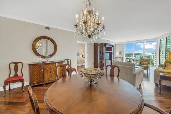 Building Photo - 1 Beach Dr SE