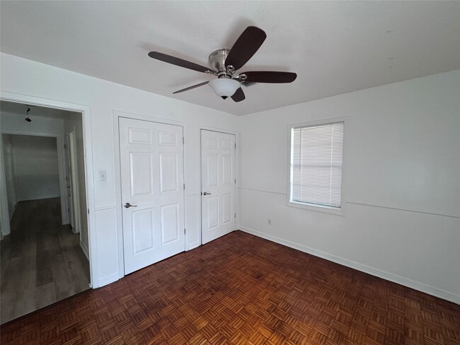 Building Photo - 290 Clemmons Ave