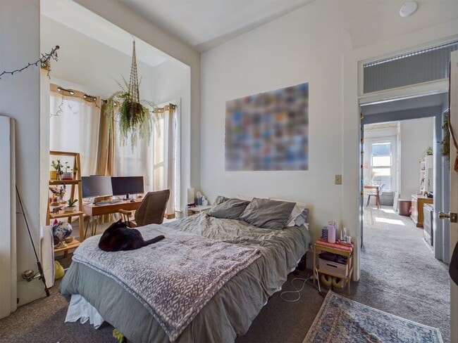 Building Photo - L 597