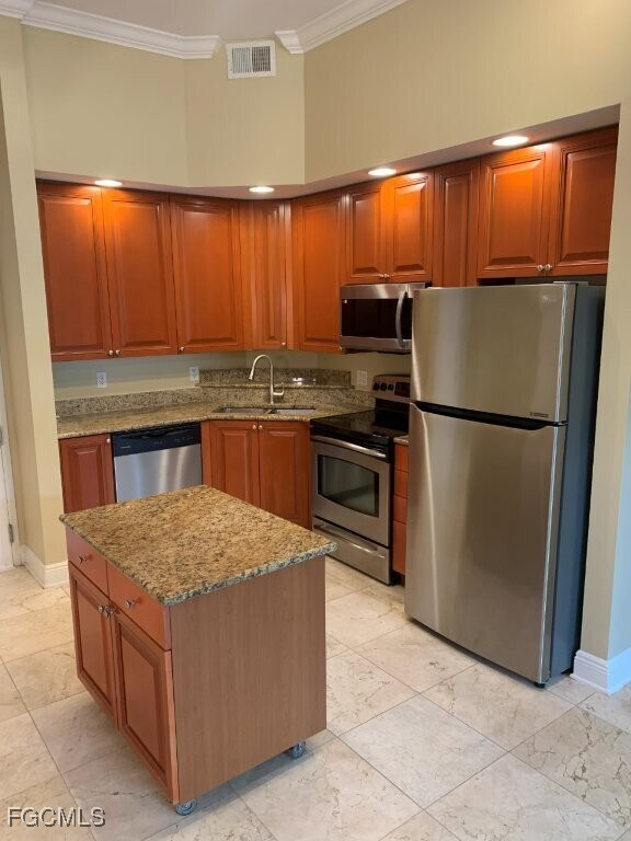 Building Photo - 2825 Palm Beach Blvd