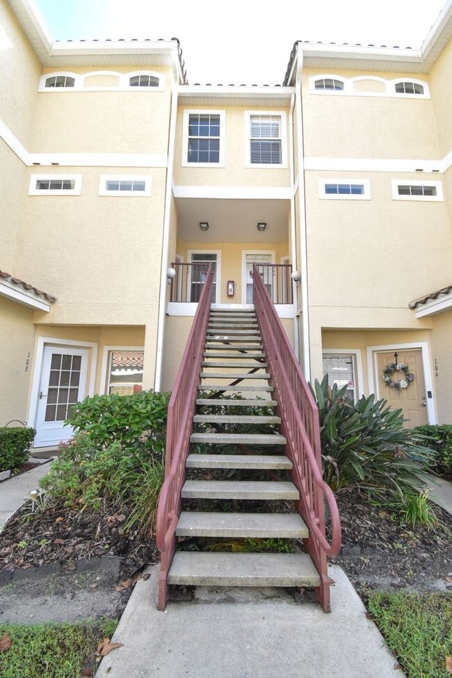 Building Photo - Beautiful 3 Bedroom 2.5 Bath 2 Story Key W...
