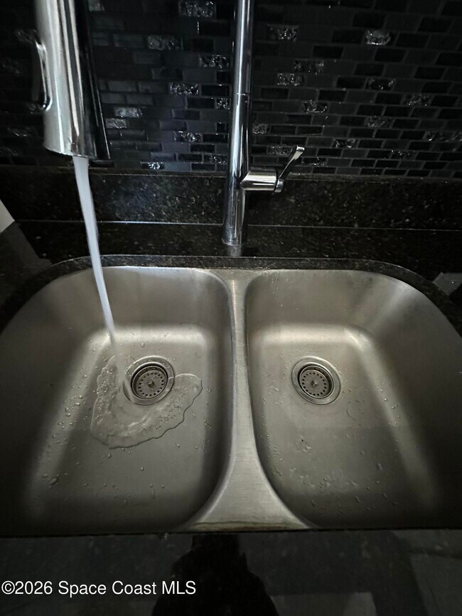 Building Photo - 837 Hickory St