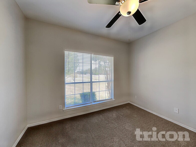 Building Photo - 1081 Treehouse Ln