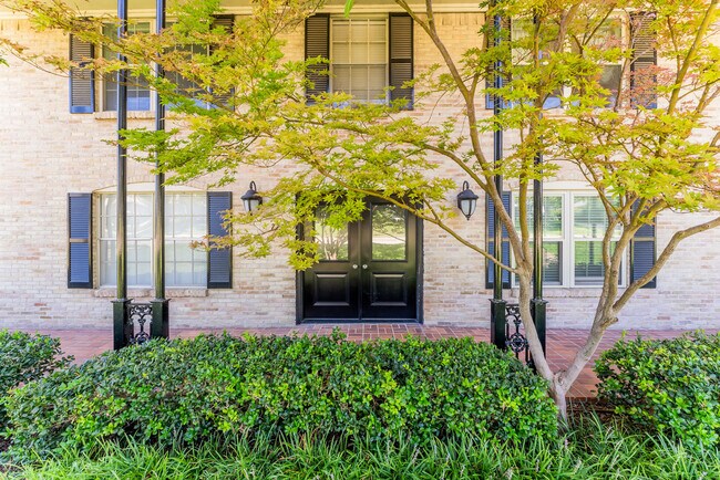 Building Photo - 7718 Royal Ln